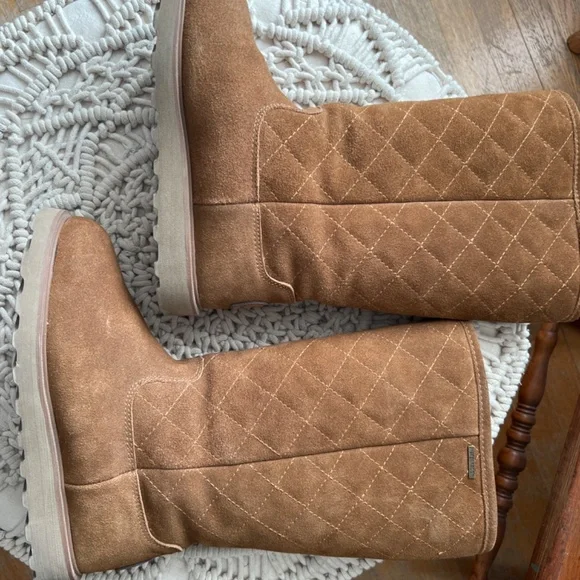 BearPaw quilted, tall  boots size 8 - Picture 5 of 14